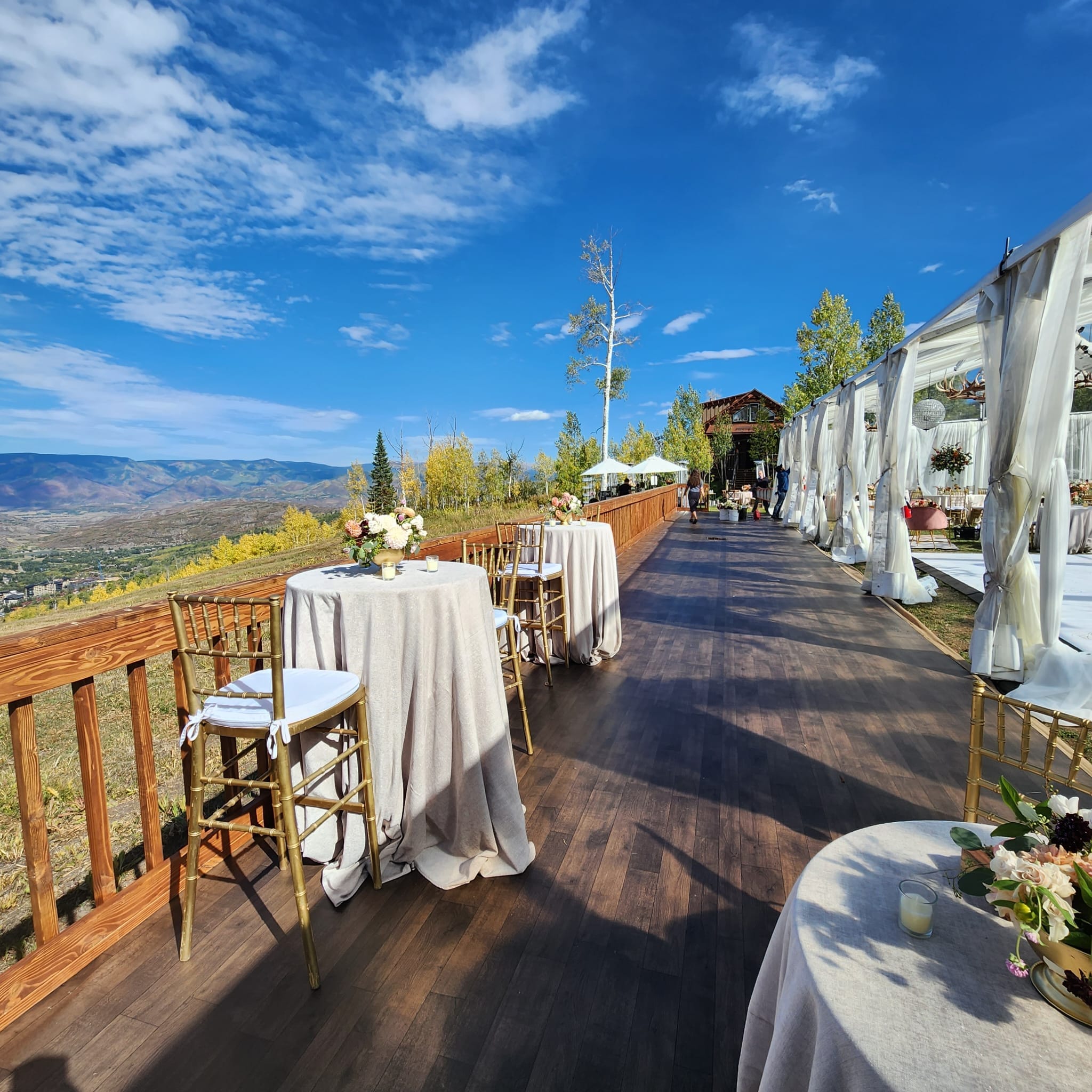 gold chiavari chairs and tables