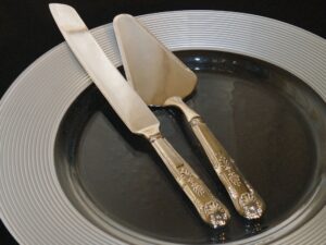 SILVER CAKE & KNIFE SERVER